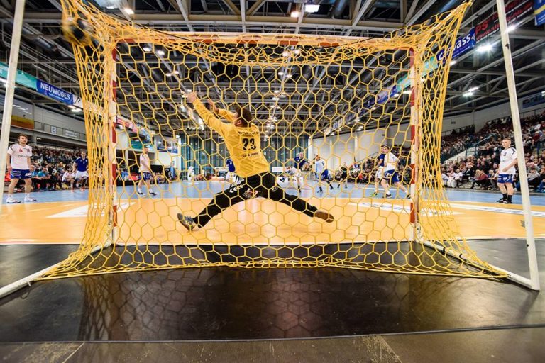HANDBALL PUR!