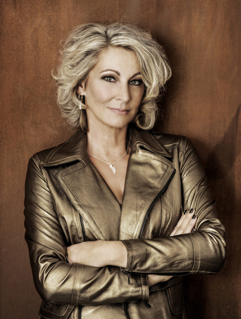 Claudia Jung mit Band