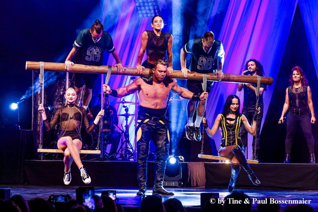 ROCK THE CIRCUS